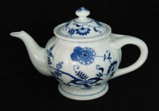 Vintage Blue Danube Japan Banner Backstamp 3 Cup Teapot -