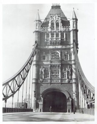 1947 Vintage Photo Police Officer Guards London Tower Bridge Over Thames River
