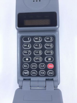 Vintage Motorola Flip Cell Phone 76236CARSA - Not - No Charger 4