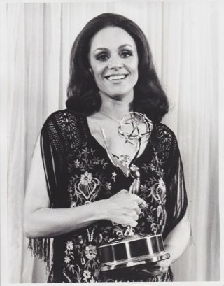 1975 Vintage Press Photograph Valerie Harper - Emmy Awards