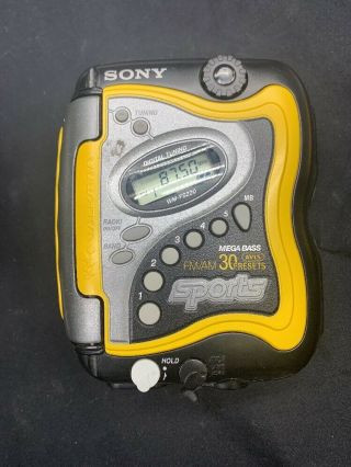 Sony Sports Walkman Wm - Fs220 Vintage Radio Cassette Player