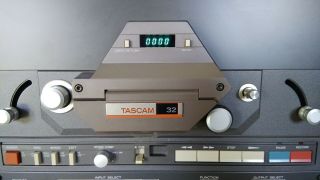 TASCAM 32 REEL - TO - REEL 2 - TRACK RECORDER / REPRODUCER 5