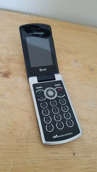 Sony Ericsson W518a Flip Phone 2