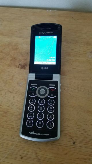 Sony Ericsson W518a Flip Phone 3