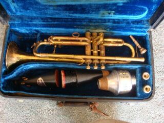 Vintage H.  E.  Elkhart 24456 Brass Trumpet With 3 Mouthpieces 3 Mutes & Hard Case
