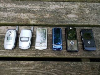 Vintage Motorola Razor Flip Phones And Others.