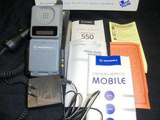 MOTOROLA MICRO T - A - C DPC550 CELLULAR TELEPHONE WITH ACCESSORIES & INSTRUCTIONS 2