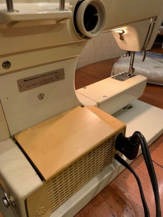 Vintage Husqvarna Viking 6020 sewing machine case accessories Sweden 7