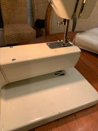 Vintage Husqvarna Viking 6020 sewing machine case accessories Sweden 8