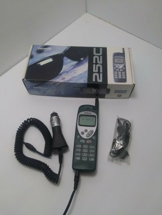 Vintage Nokia 252c - Powers On