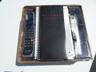 Motorola Ultra F09NFD8438BG Mobile Brick Cell Phone W/ Accessories. 2