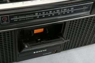 Vintage Sanyo AM/FM RADIO CASSETTE PLAYER RECORDER Model M 9902 5