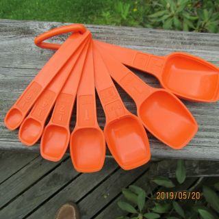 Vintage Set Of 7 Orange Tupperware Measuring Spoons Complete Ring 1272 Nesting