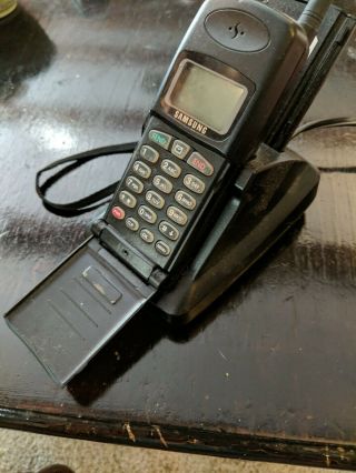 Vintage Samsung Cell Phone with extra battery and charger 3