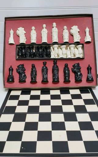 Vintage 1970 E.  S.  Lowe Renaissance Chessmen Chess Set Game Box