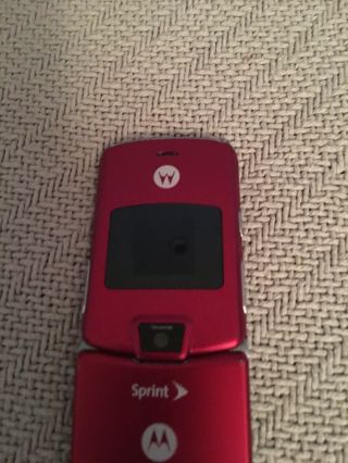 Vintage Motorola Razor Flip Phone In Red 3