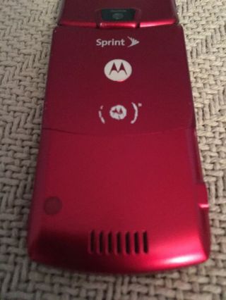 Vintage Motorola Razor Flip Phone In Red 5