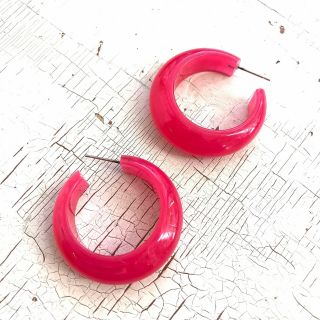 Hot Pink Marbled Hoop Earrings | Chunky Vintage Lucite Hoops