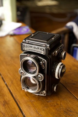 Rolleiflex 2.  8e Xenotar 80mm F/2.  8 Medium Format Tlr Film Camera