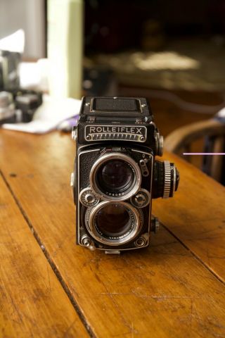 Rolleiflex 2.  8E Xenotar 80mm f/2.  8 Medium Format TLR Film Camera 2