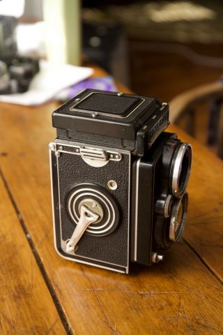 Rolleiflex 2.  8E Xenotar 80mm f/2.  8 Medium Format TLR Film Camera 3