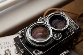 Rolleiflex 2.  8E Xenotar 80mm f/2.  8 Medium Format TLR Film Camera 8