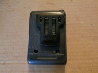 Vintage SONY SRF - 39 FM/AM Walkman Radio - Belt Clip,  Portable Radio, 3