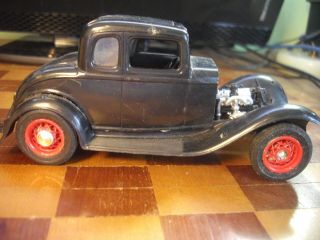 Amt 232 Ford 1932 Deuce Coupe Black Body And Parts Vintage Built Red Spokes