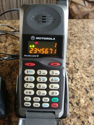 Vintage Motorola MicroTAC 650e Flip Cell Phone Micro TAC 650 e W/ Charger 2