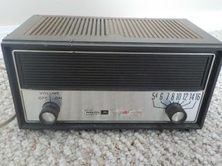 Vintage Philco Ford Am Solid State Tabletop Radio Model Powers Up And