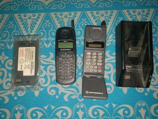 2 X Early 1990s Analog Gsm Motorola Vintage Mobile Cell Phones Pre Nokia Days