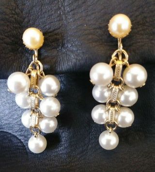Vintage 1963 Sarah Coventry Pearl Flattery Dangling Pearls Clip Earrings