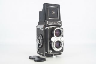 Yashica Mat Tlr 120 Roll Film Camera With Yashinon 80mm F/3.  5 Lens And Cap V00