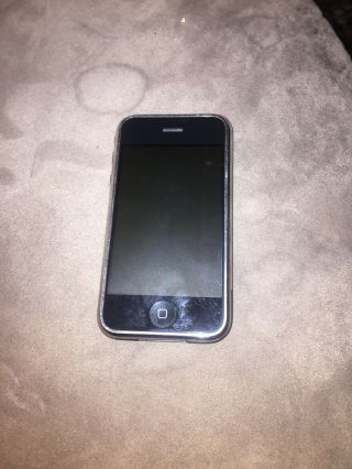 8gb Apple iPhone 2g.  Fully Functional 3