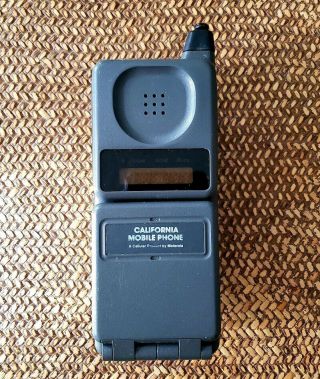 Vintage Motorola Flip Cell Phone Model F09hld8415bg No Reserves