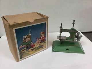 Vintage Little Betty Hand Crank Metal Sewing Machine Straco England - Box