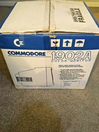 COMMODORE COMPUTER 1902A COLOR MONITOR W/ CABLES,  USER ' S GUIDE ANDORIGI NAL BOX 7