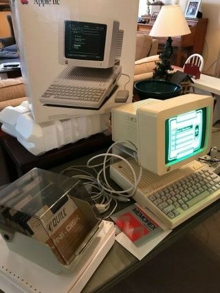 Apple Iic Computer A2s4000 With Power Supply