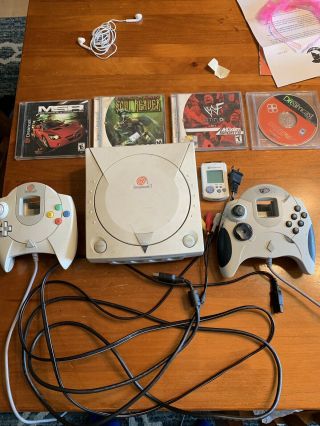 Sega Dreamcast White Console W/ 2 Controllers And Games Vintage Rare Video Game