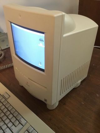 Macintosh Color Classic M1600 With Keyboard 4mb RAM Great 4