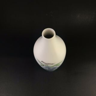 Vintage B & G Bing Grondahl 6 1/2 in Porcelain Vase w/ Wisteria Flower 4