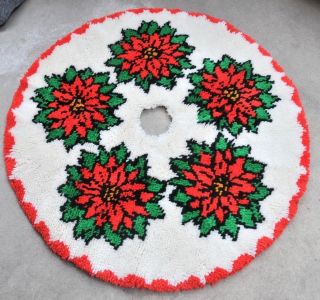 Vintage Poinsettia Christmas Tree Skirt/ Rug Handmade Latch Hook Yarn