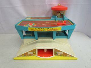 Vintage 1972 Fisher - Price LITTLE PEOPLE PLAY FAMILY AIRPORT 966 2