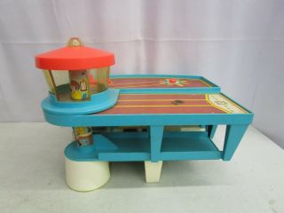 Vintage 1972 Fisher - Price LITTLE PEOPLE PLAY FAMILY AIRPORT 966 4
