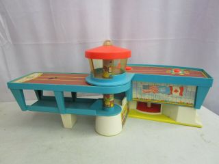 Vintage 1972 Fisher - Price LITTLE PEOPLE PLAY FAMILY AIRPORT 966 7