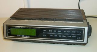 Ge General Electric Model 7 - 4655a Vintage Am/fm Clock Radio Made In Singapore