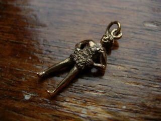 VERY RARE VINTAGE HEAVY SOLID 9K 9CT GOLD CAVE MAN PENDANT CHARM UNUSUAL 3.  86g 7