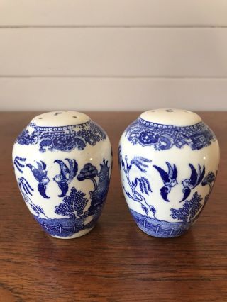 Vintage Blue Willow Salt And Pepper Shakers Made In Japan