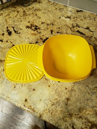 VINTAGE TUPPERWARE 836 SERVALIER 8 CUP YELLOW BOWL WITH 837 LID 2