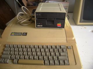 Apple Iie Computer A2s2064,  Disk,  Card,  Memory,  Sserial Fine